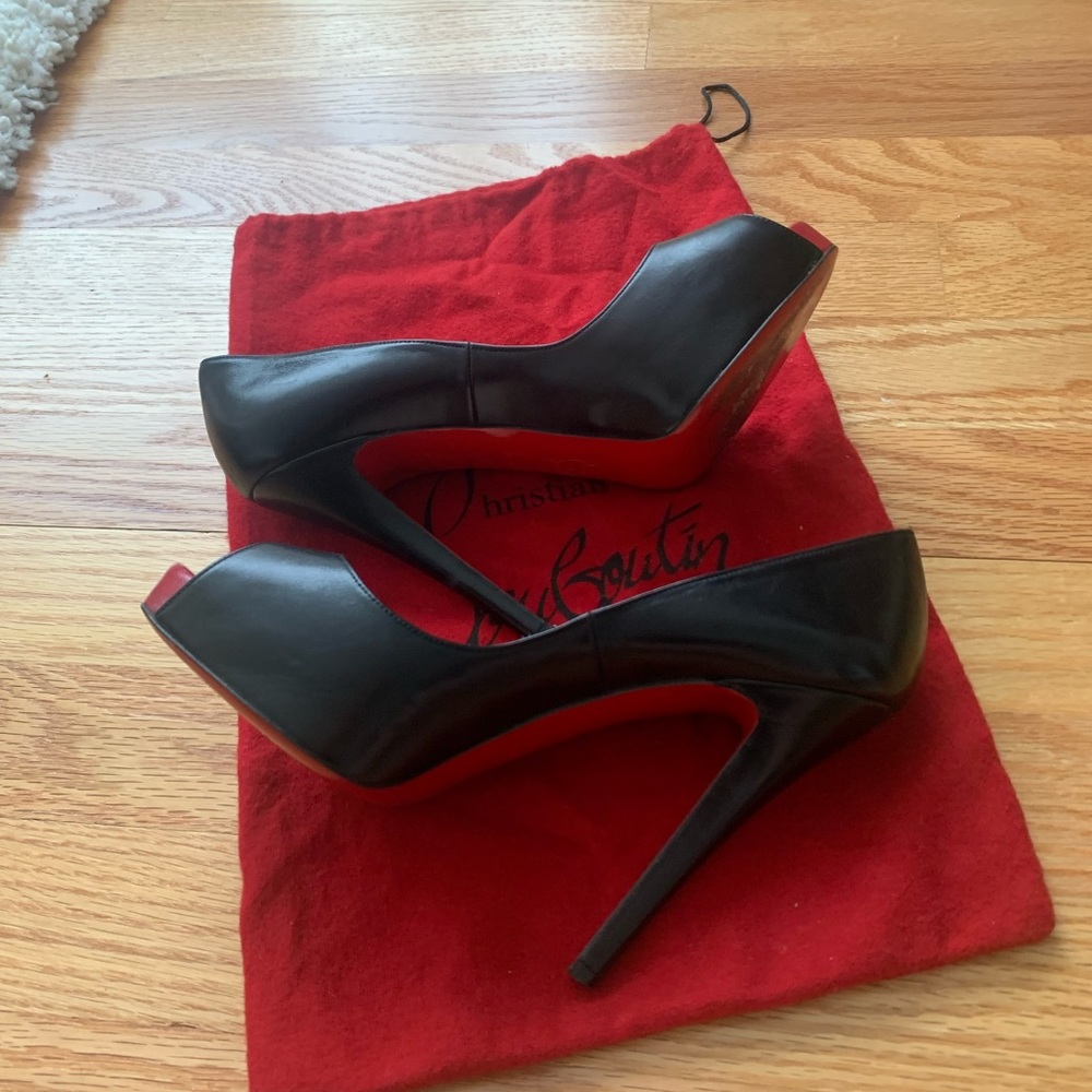 Christian Louboutin black peep toe pump!!